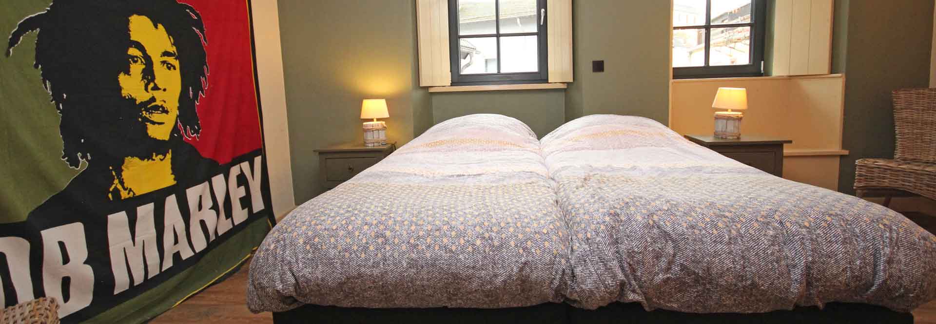 Slaapkamer met 2 enkele bedden